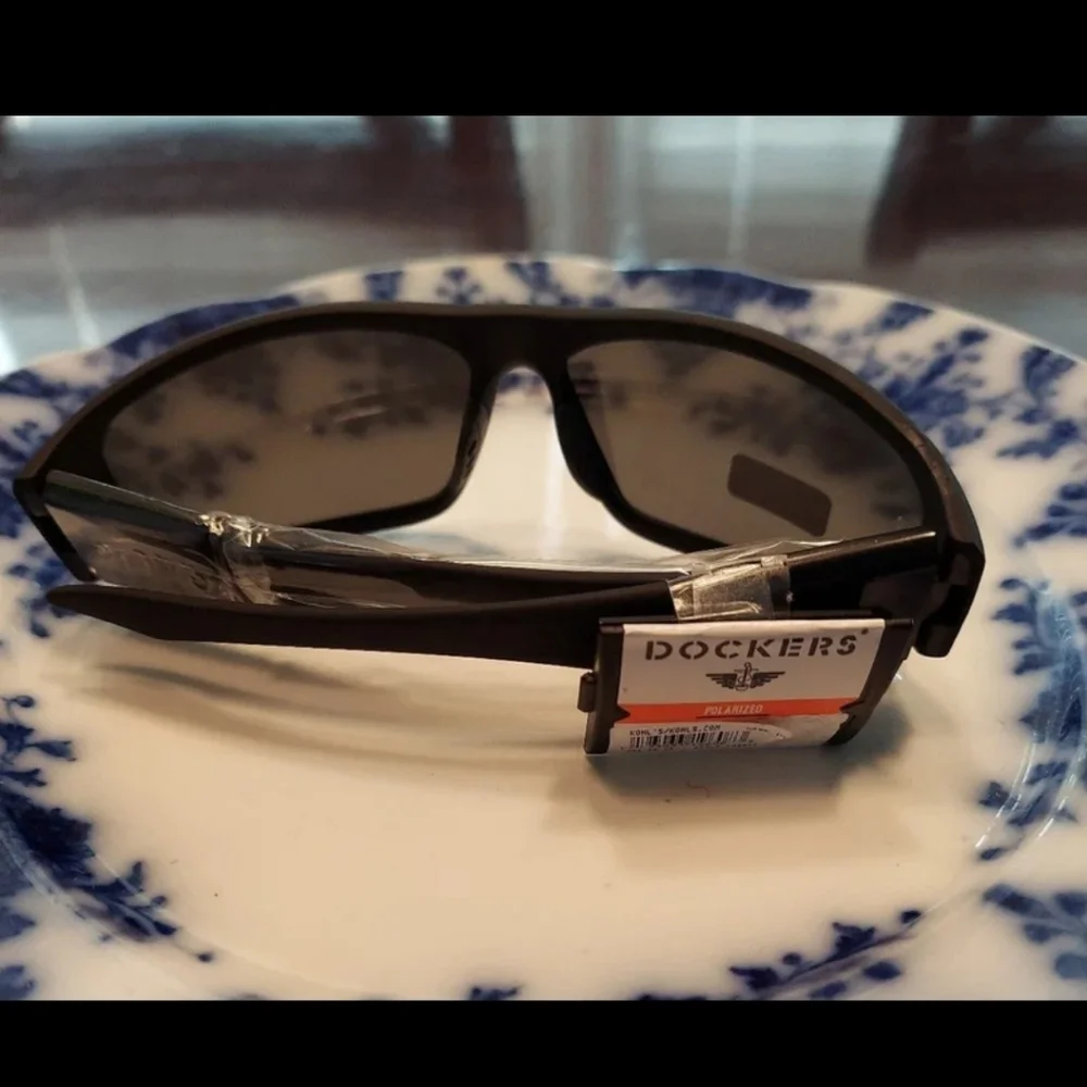 Men's Dockers® Wrap Rubberized Black Polarized Sunglasses BNWT 1 Left
